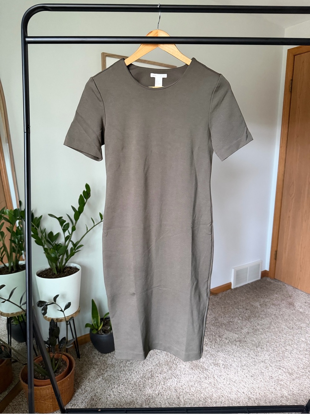 H&M Olive Green Short Sleeve Shift Dress